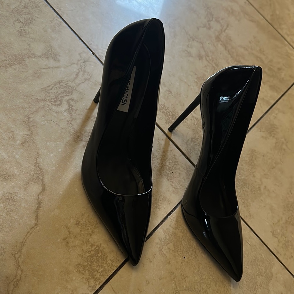 Steve Madden patent leather black pumps size 8.5